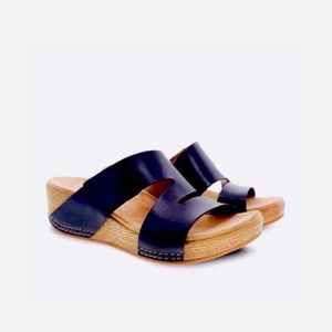 NEW in box Dansko Lacee Black Wedge Sandals